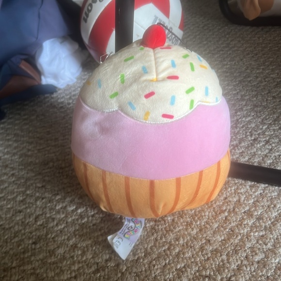 I’m selling Clara the cupcake squishmellows - Picture 3 of 3